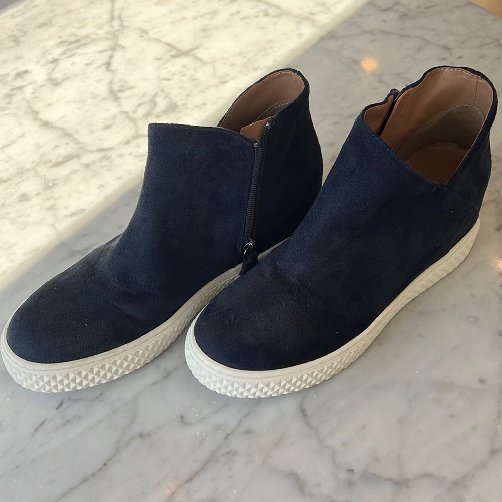 Aerosoles Womens Zirah Navy Faux Suede Casual Zip Up Ankle Boots (worn rarely)